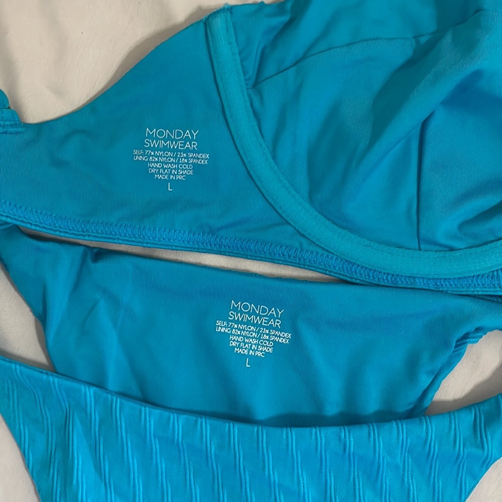 Monday Swimwear color sea texture size large clovelly top and hanalei bottom - Picture 3 of 3